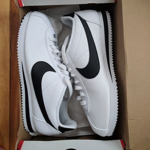 NIB Women's Nike Cortez Size 10.5 UK 8